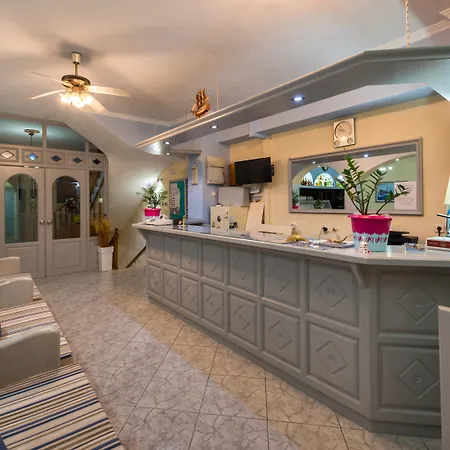 阿基斯酒店 2* Kamári