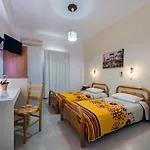 Akis 2* Kamari (Santorini)