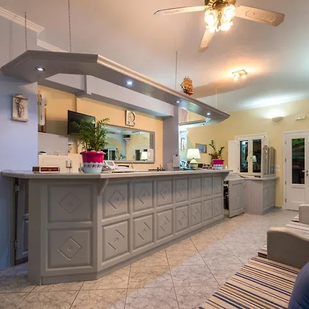 Akis מלון Kamári