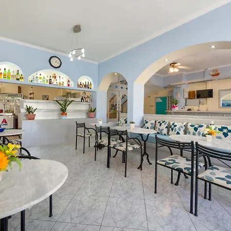Akis 2* Kamari (Santorini)