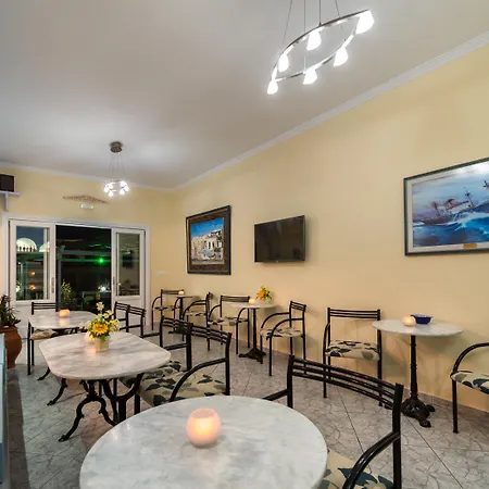Akis Hotel Kamari (Santorini)