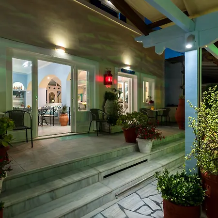 Akis מלון Kamári