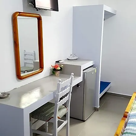 Akis 2* Kamári