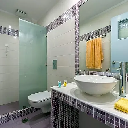 Akis Hotel 2*