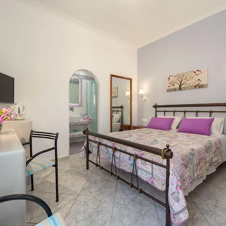 Akis Hotel 2*
