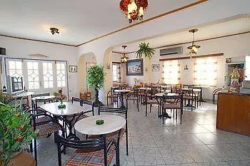 Akis Kamari (Santorini)