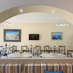 Akis Hotell 2*