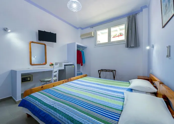 Akis Kamari (Santorini)